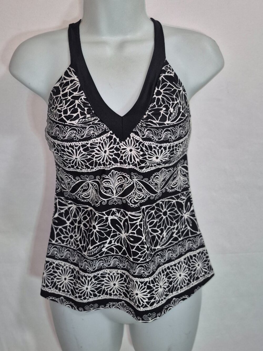 SIMPLY SWIM Tankini top, Black and white floral design in size 8